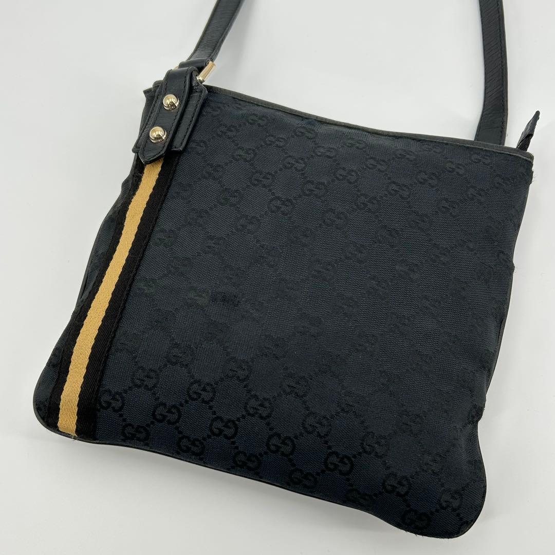 グッチ　ショルダーバッグ　シェリー　GG キャンバス ブラック　レザー
