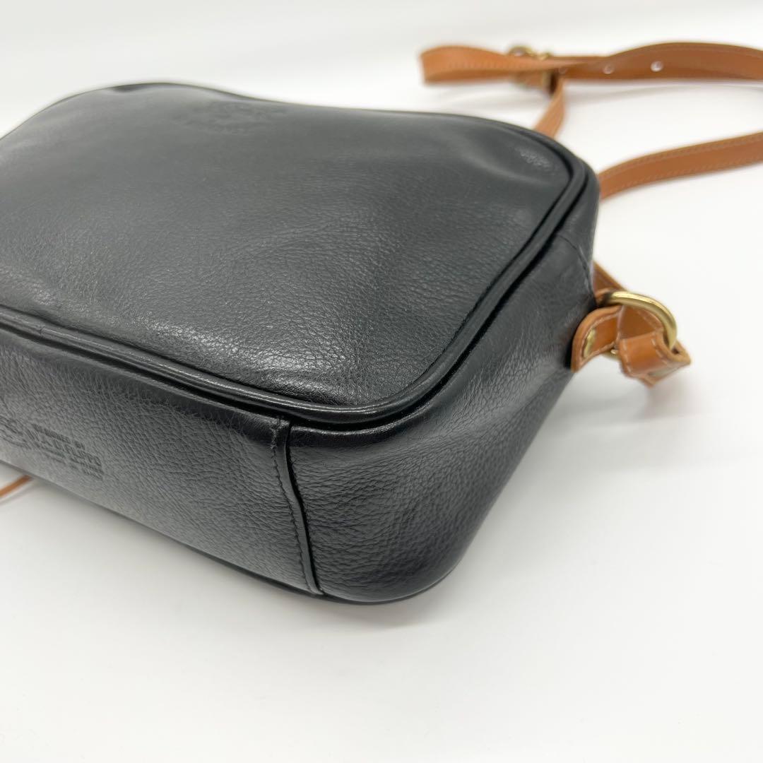 美品✨イルビゾンテ　ショルダーバッグ　カメラバッグ　レザー　ブラック　タッセル