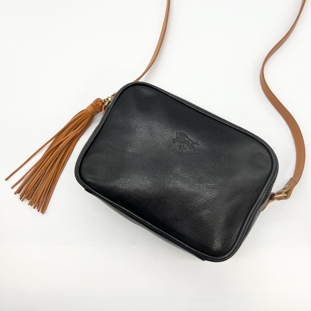 美品✨イルビゾンテ　ショルダーバッグ　カメラバッグ　レザー　ブラック　タッセル