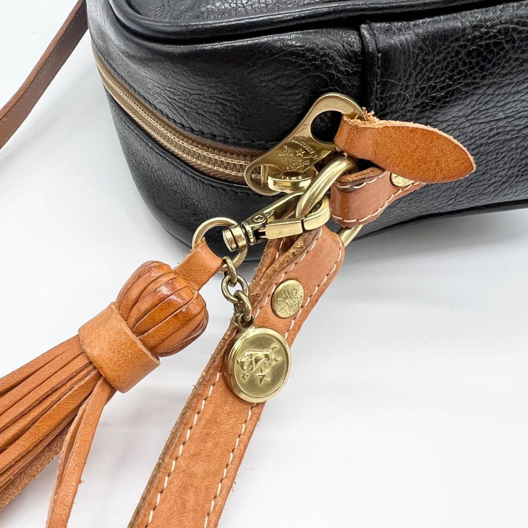 美品✨イルビゾンテ　ショルダーバッグ　カメラバッグ　レザー　ブラック　タッセル