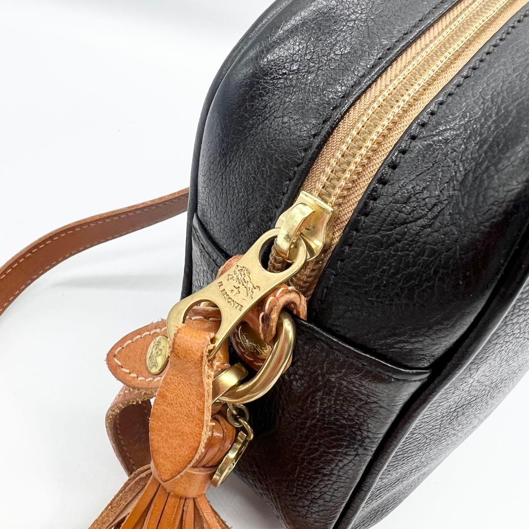 美品✨イルビゾンテ　ショルダーバッグ　カメラバッグ　レザー　ブラック　タッセル