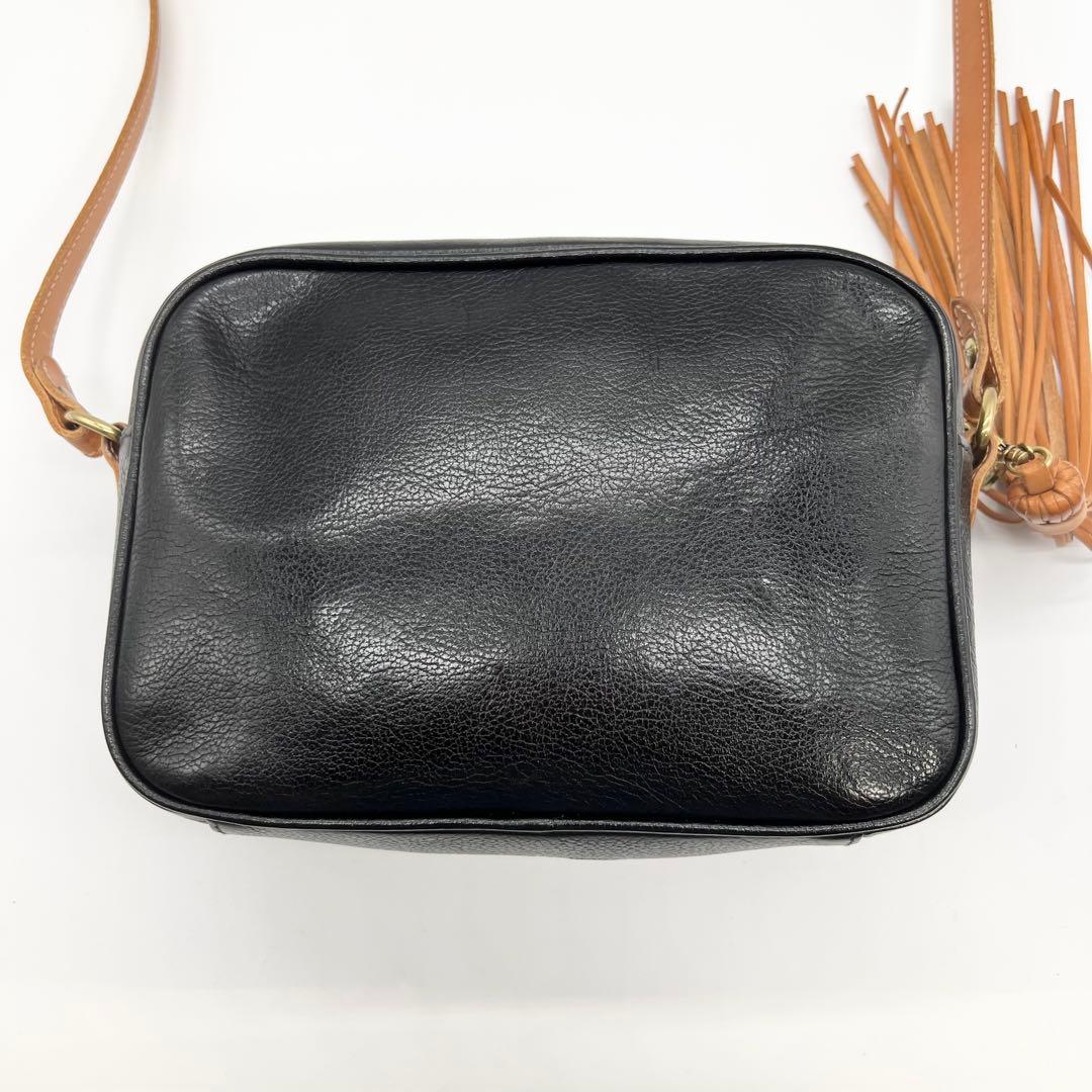 美品✨イルビゾンテ　ショルダーバッグ　カメラバッグ　レザー　ブラック　タッセル