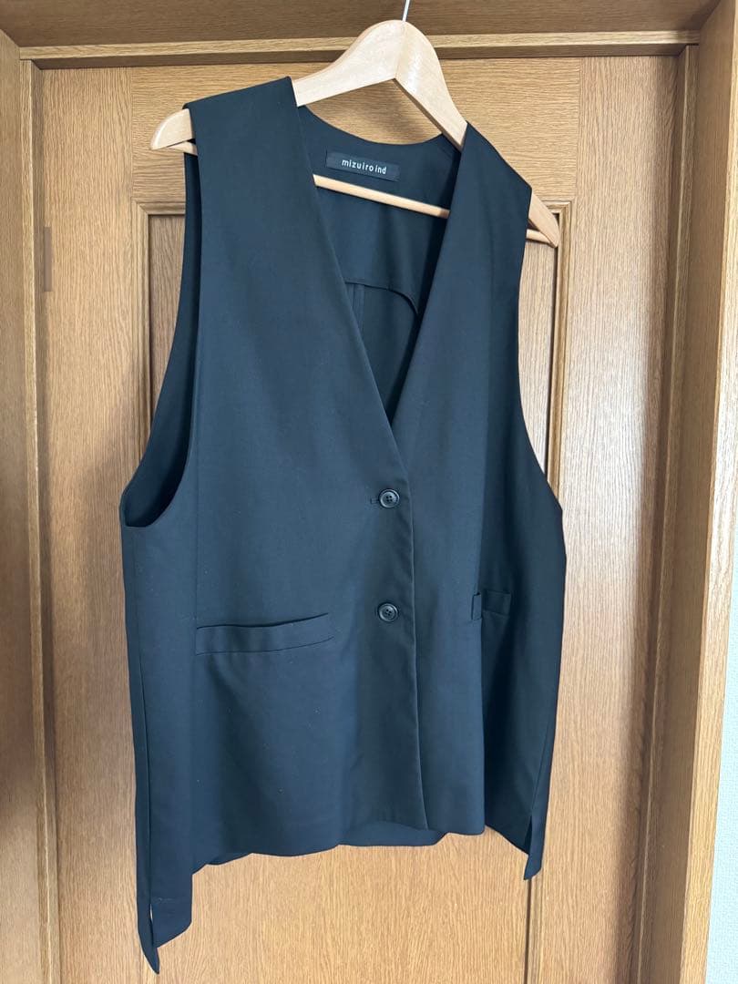 mizuiro ind ディープVネックベスト　ブラック