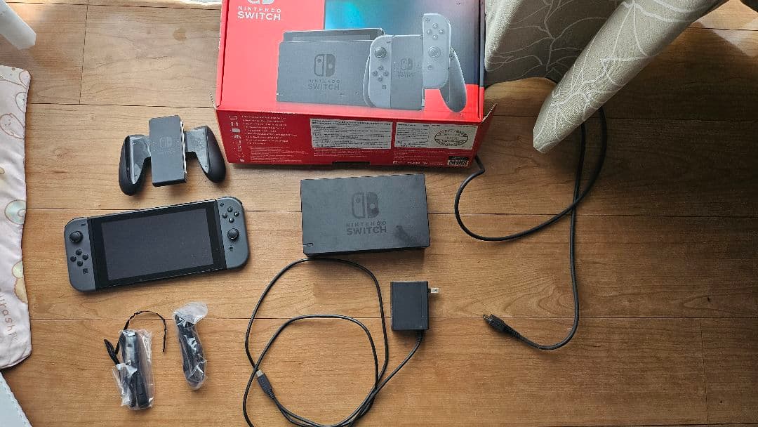 Nintendo Switch 本体 + 付属品　2019年製　対策済