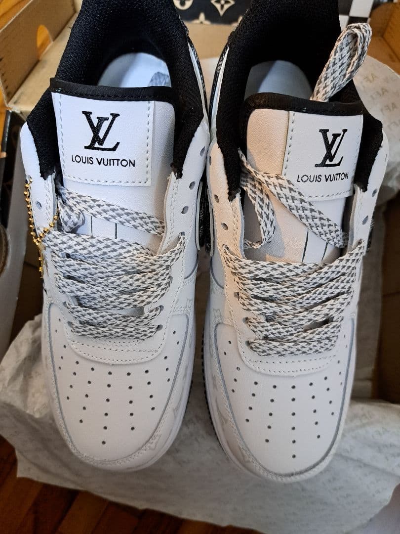 マ*ん様 NIKEスニーカー24.5cm新品