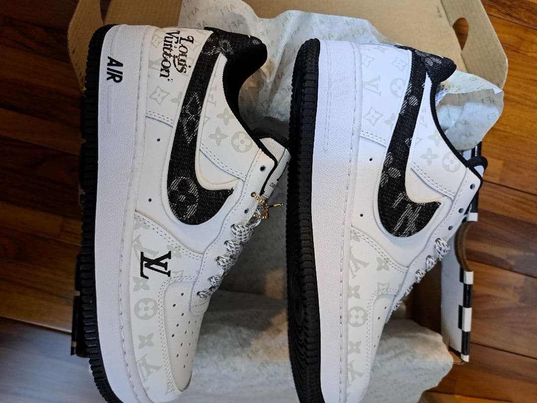 マ*ん様 NIKEスニーカー24.5cm新品