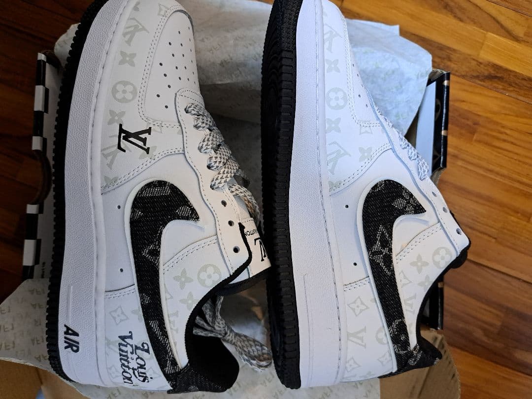 マ*ん様 NIKEスニーカー24.5cm新品