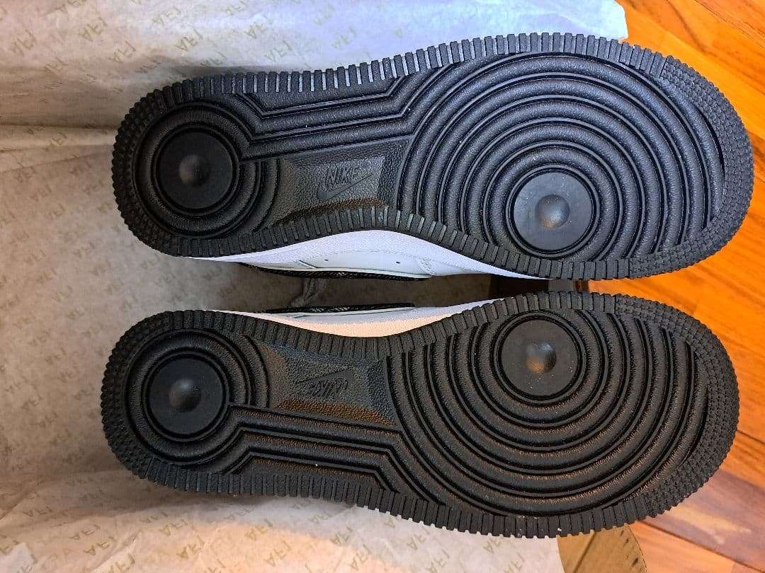 マ*ん様 NIKEスニーカー24.5cm新品