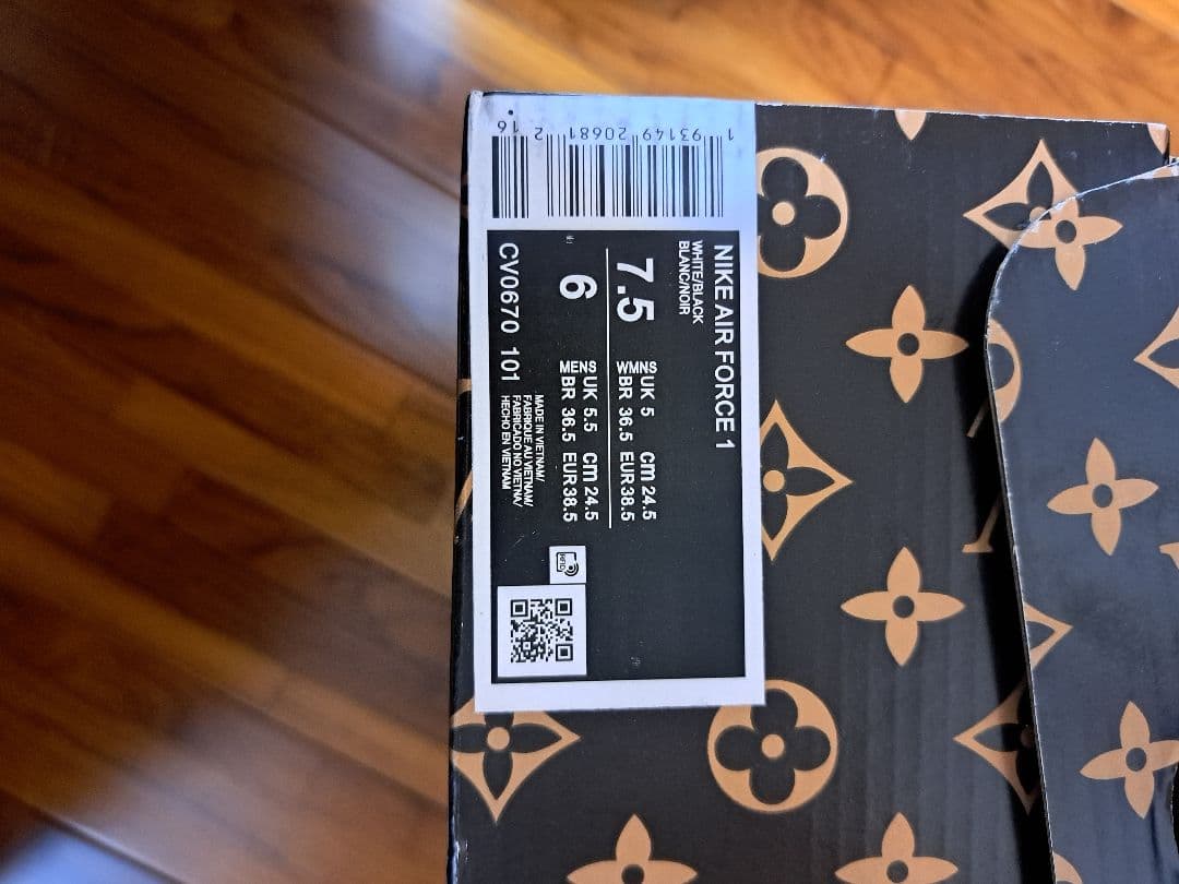 マ*ん様 NIKEスニーカー24.5cm新品