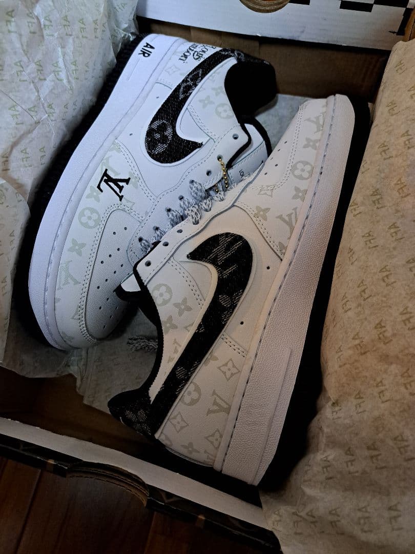 マ*ん様 NIKEスニーカー24.5cm新品