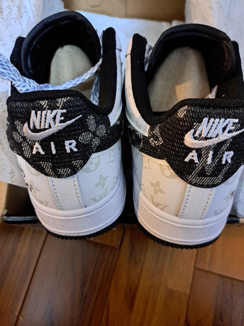 マ*ん様 NIKEスニーカー24.5cm新品