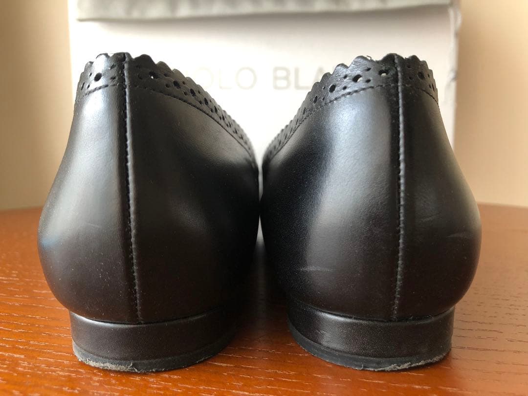 【新品同様品】マノロブラニク カーフ革 ポインテッド 黒 35