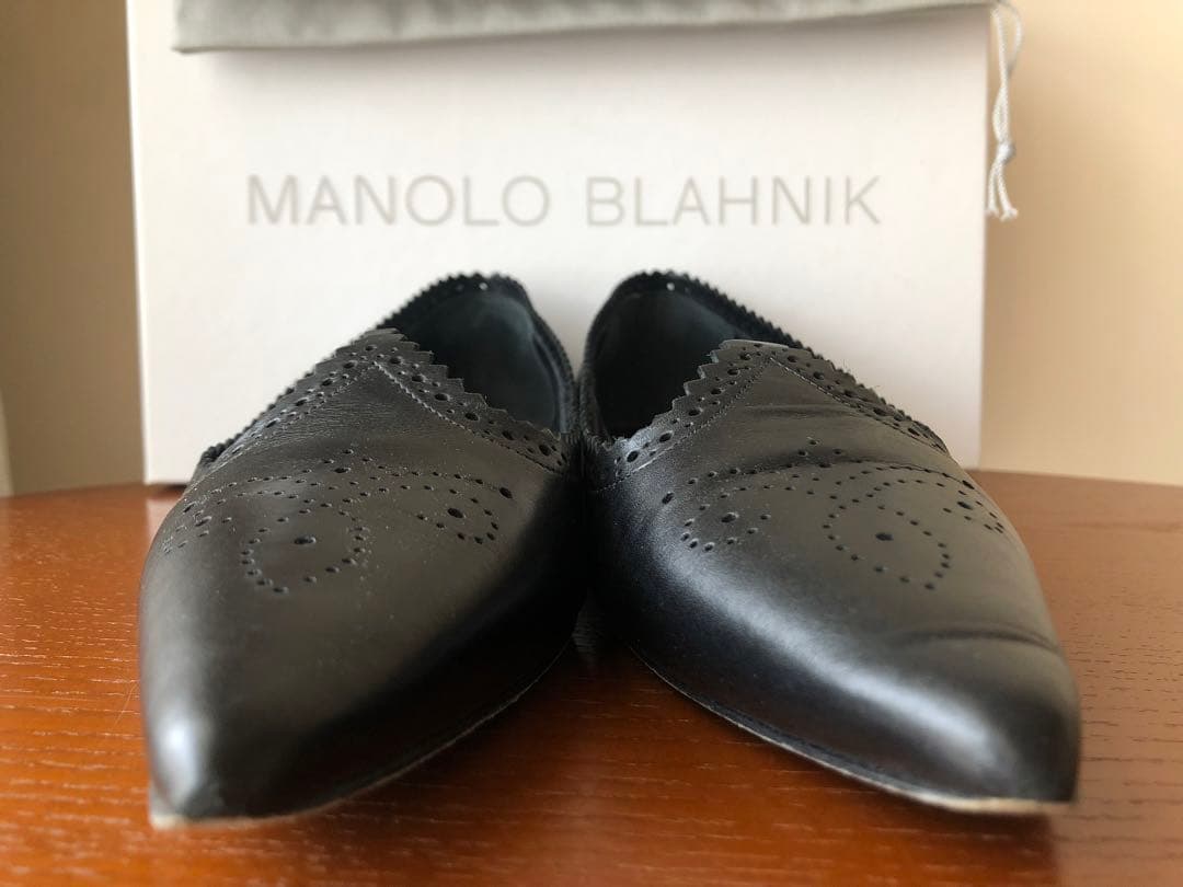 【新品同様品】マノロブラニク カーフ革 ポインテッド 黒 35
