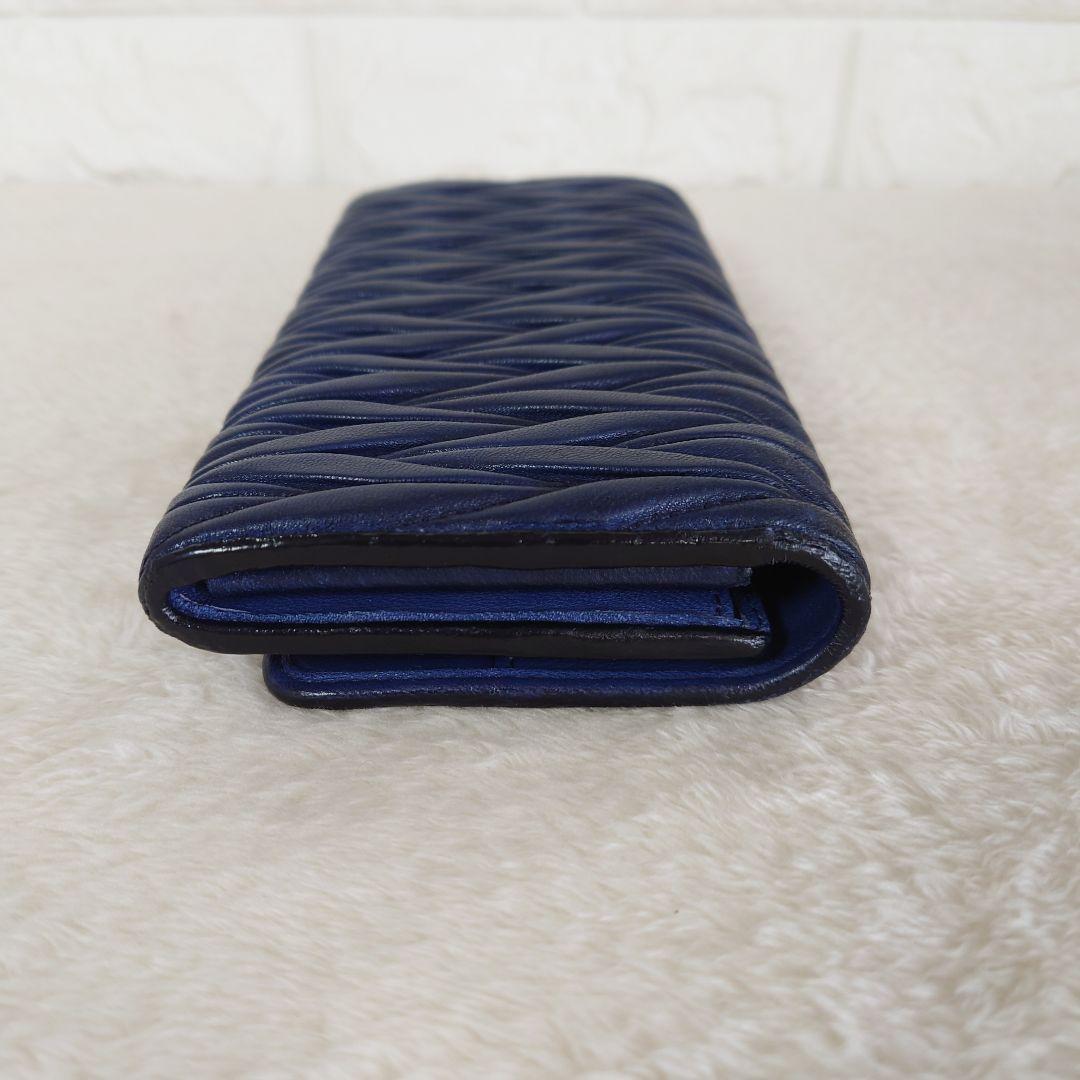 miu miu マテラッセ ネイビー 二つ折り長財布 5M1109