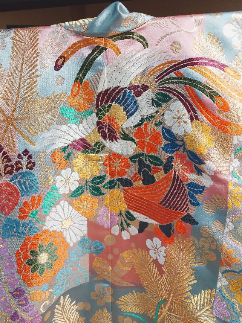 華やかな花柄打掛唐織風