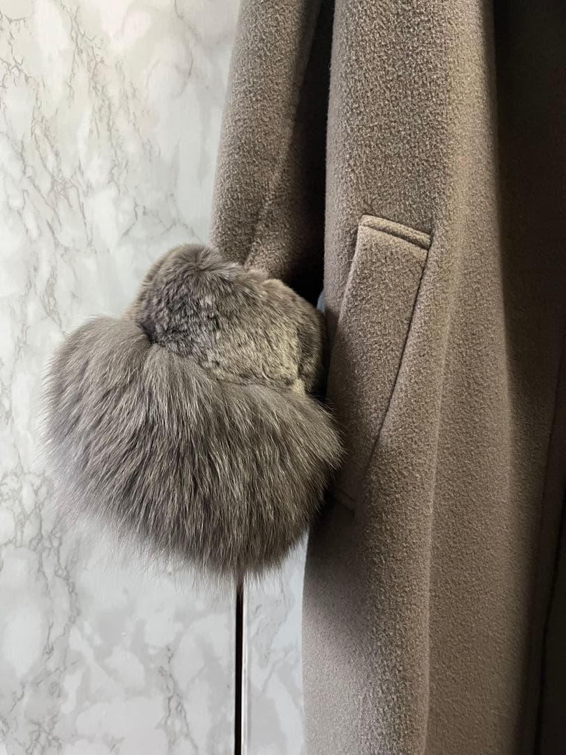 グレースコンチネンタル　ファー付きロングコート　グレー