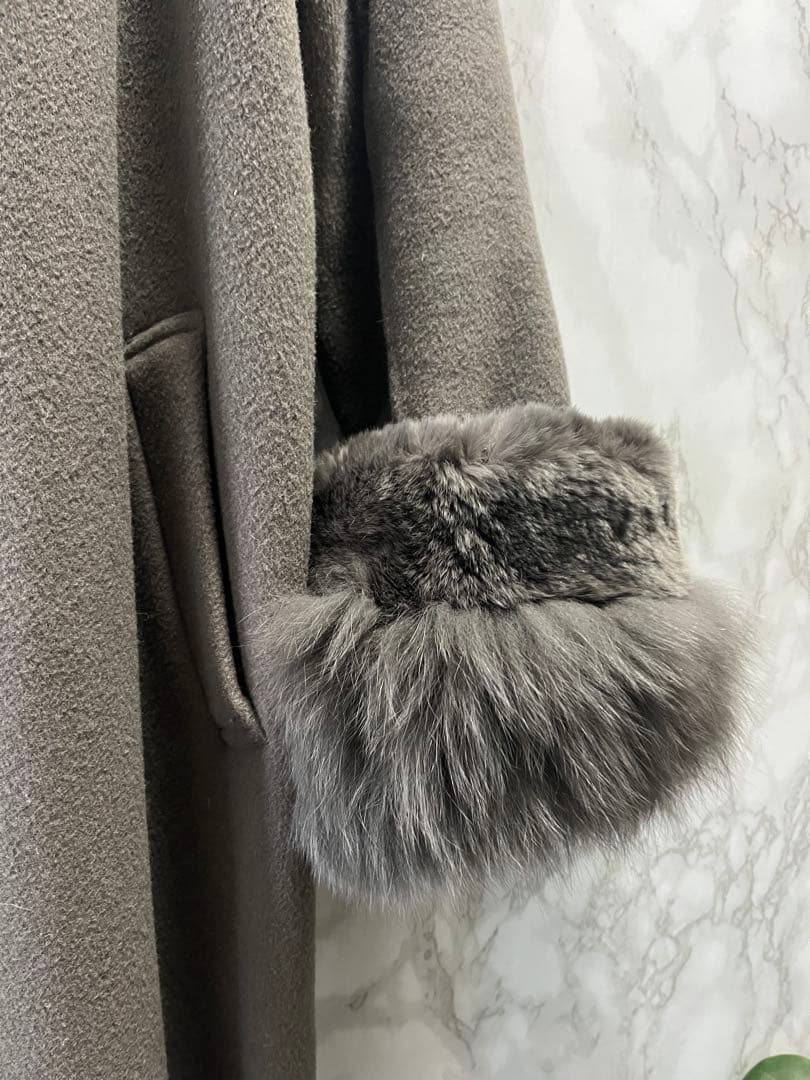 グレースコンチネンタル　ファー付きロングコート　グレー