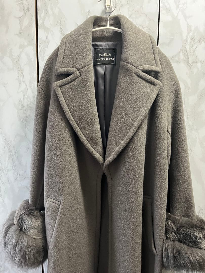 グレースコンチネンタル　ファー付きロングコート　グレー