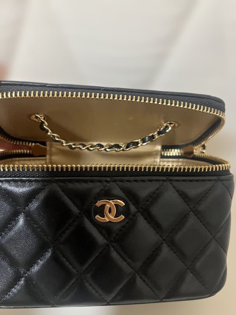 新品CHANEL ブラック キルティング ショルダーバッグ