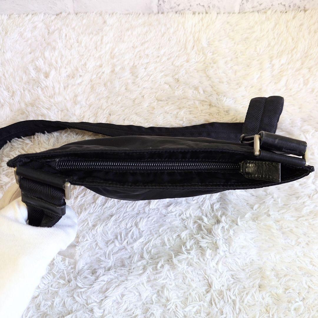 プラダ ショルダーバッグ 斜め掛け 三角ロゴ サコッシュ ブラック クロスボディ