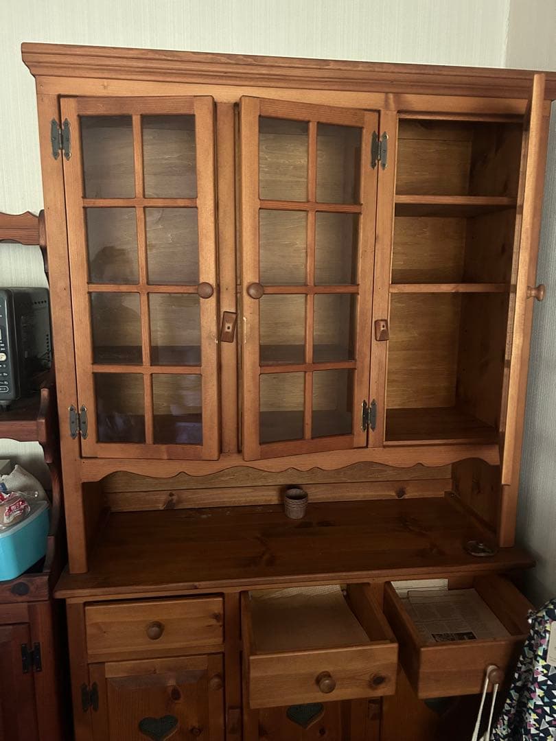 木製食器棚 ガラス扉 ハート型カットアウト【今月購入できる人 】