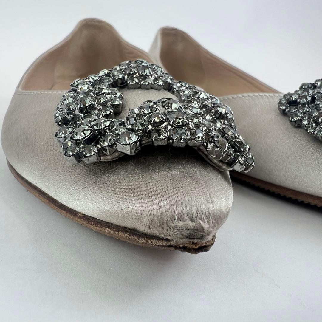 マノロブラニク　ハンギシ ビジューバックル　フラットパンプス　グレー　37