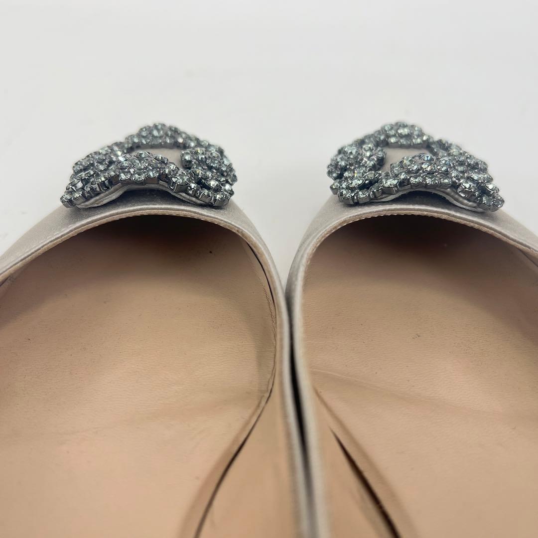 マノロブラニク　ハンギシ ビジューバックル　フラットパンプス　グレー　37