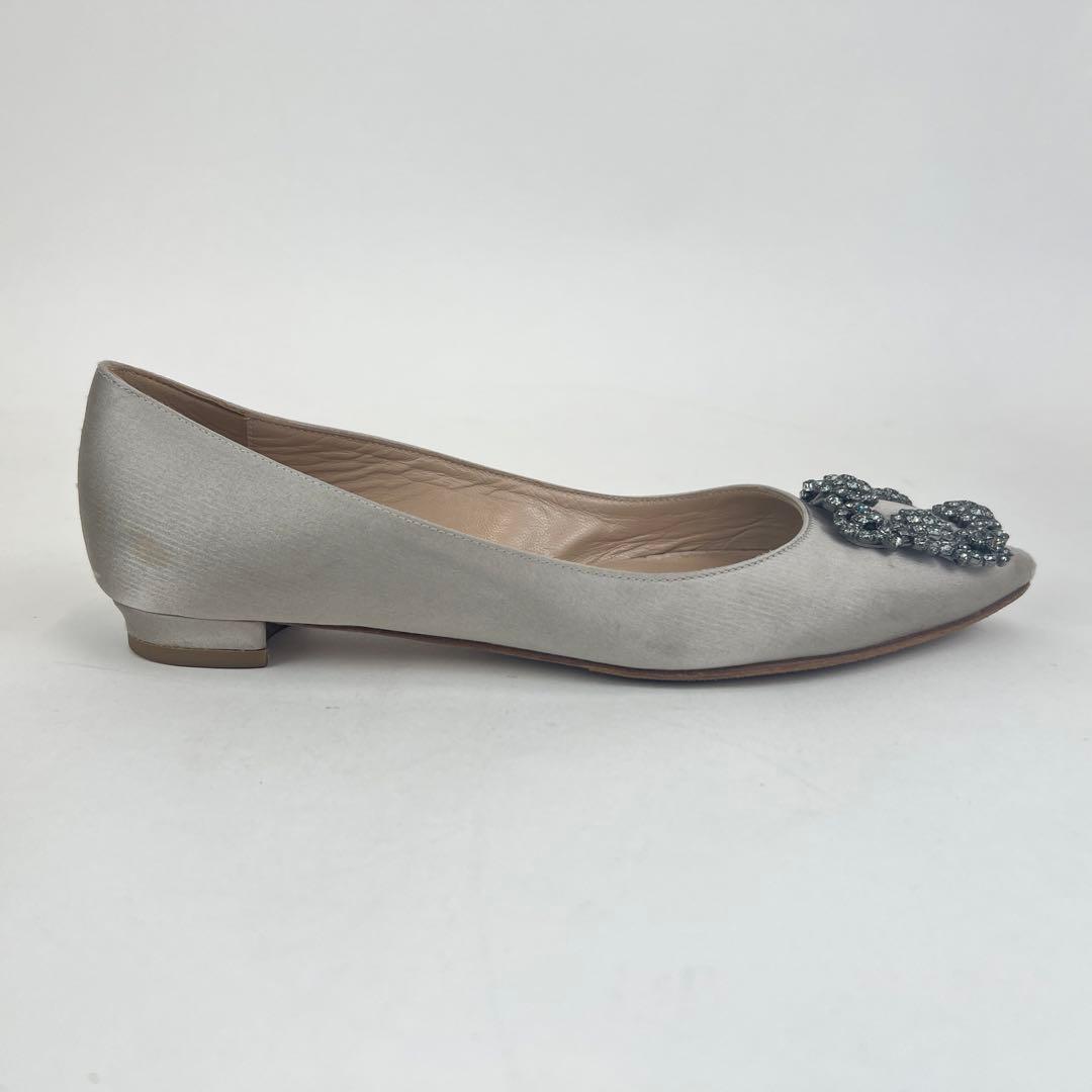 マノロブラニク　ハンギシ ビジューバックル　フラットパンプス　グレー　37