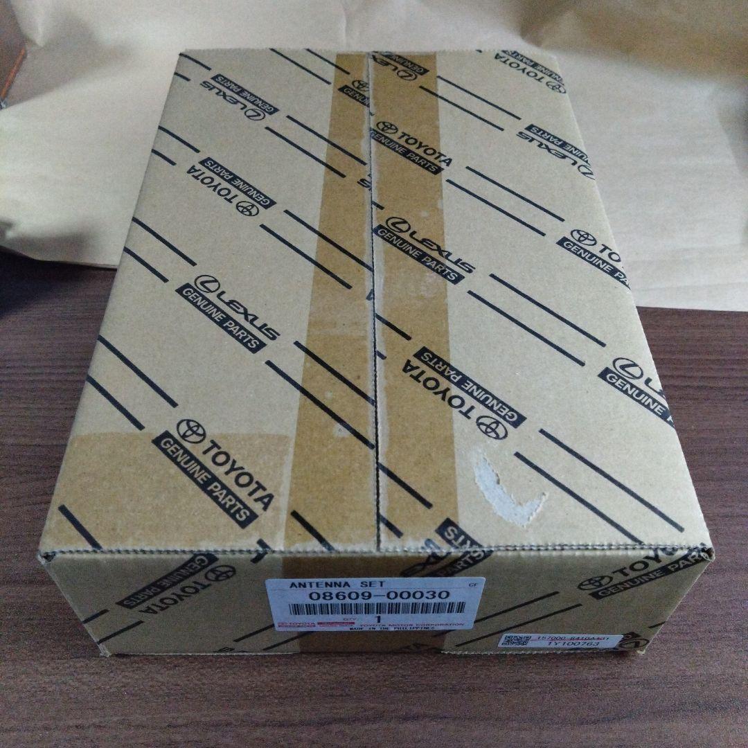 トヨタ GPSアンテナセット 08609-00030