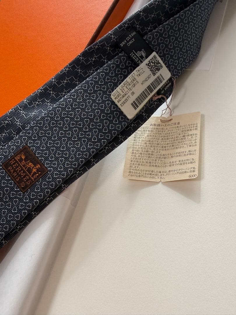 新品未使用 外箱付 HERMES グレー 幾何学模様 ネクタイ エルメス