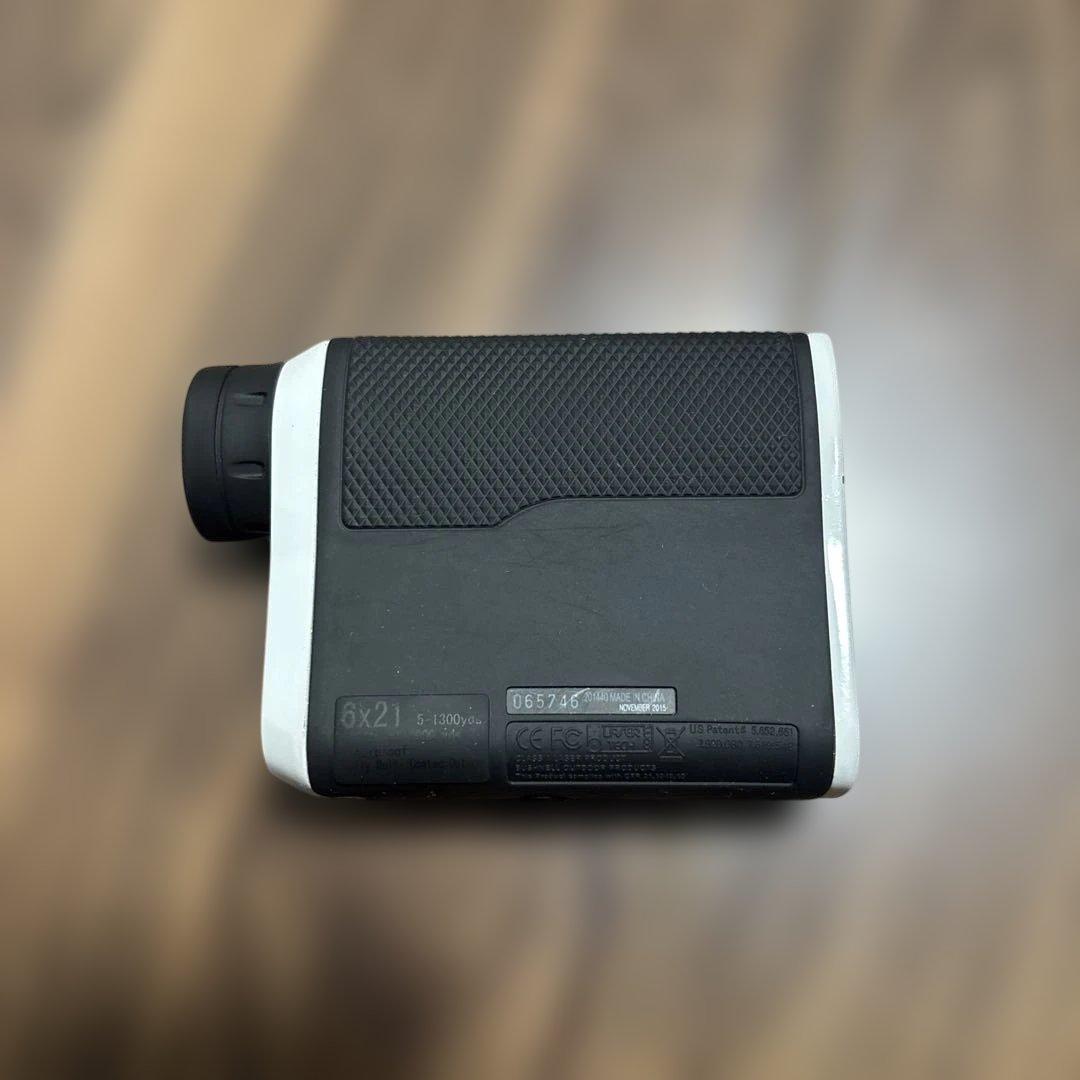 Bushnell Tour Z6 ゴルフ用距離計 ケース付き