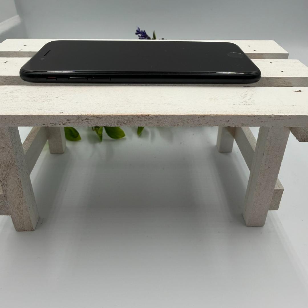 【美品】iPhone SE第3世代 64GB ミッドナイト 389