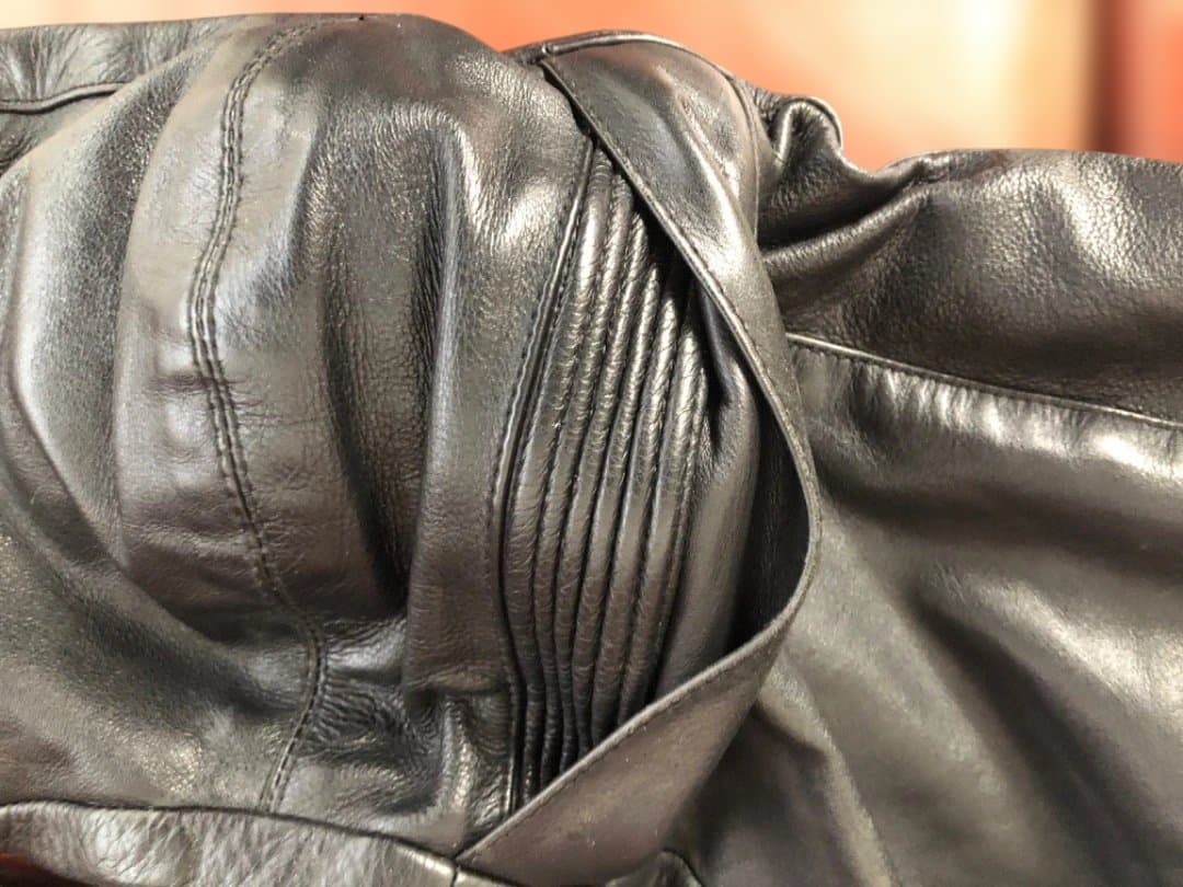 レザーパンツ、デグナー