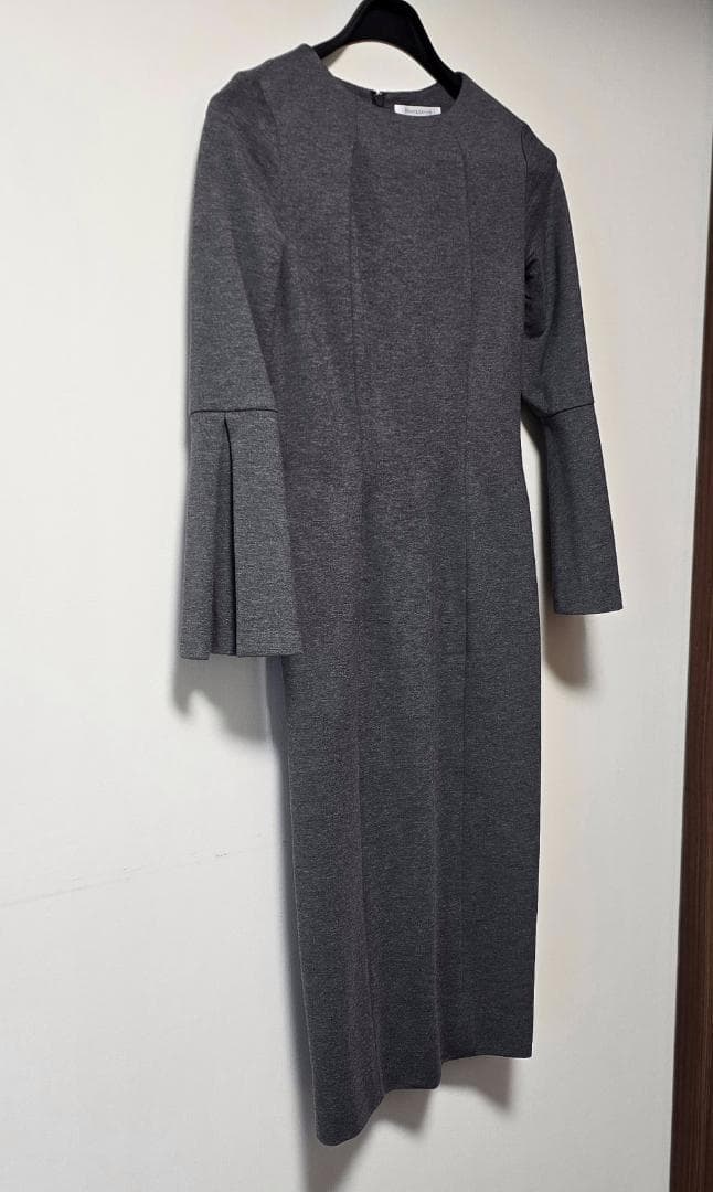 PINKY&DIANNE ベルスリーブベルト付き ワンピース グレー