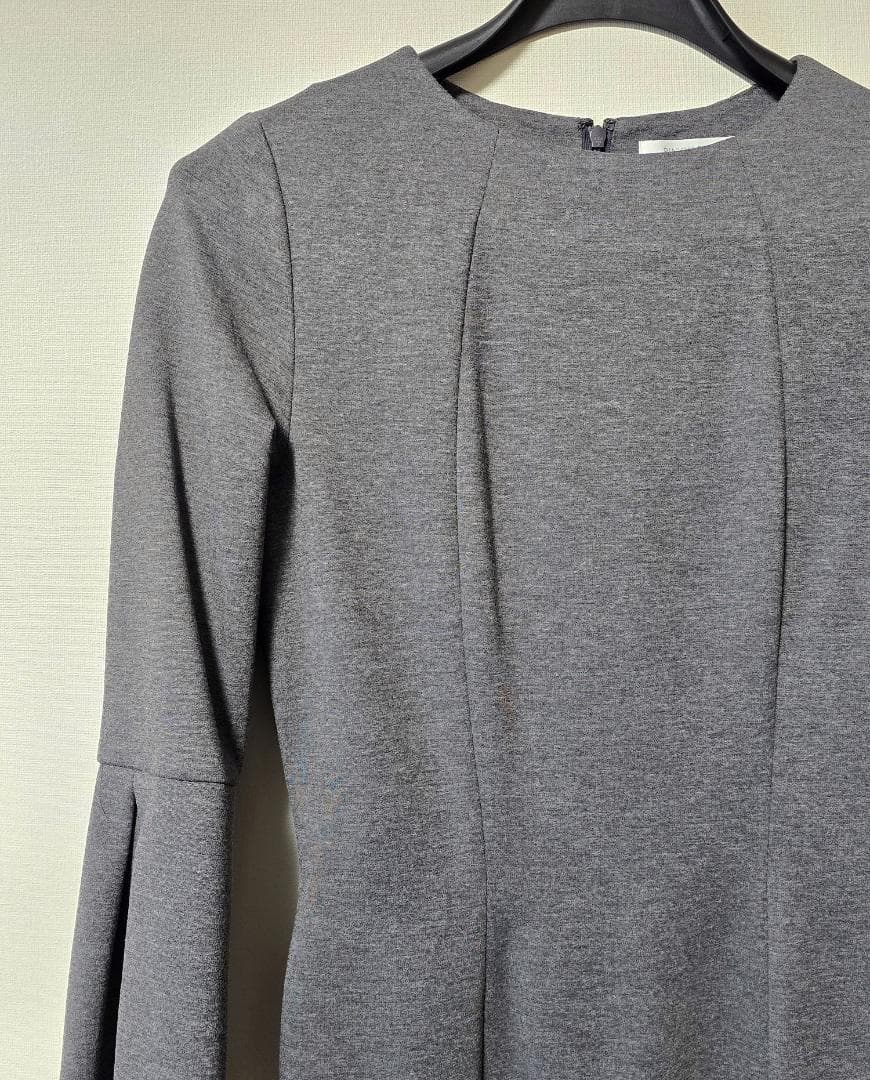 PINKY&DIANNE ベルスリーブベルト付き ワンピース グレー