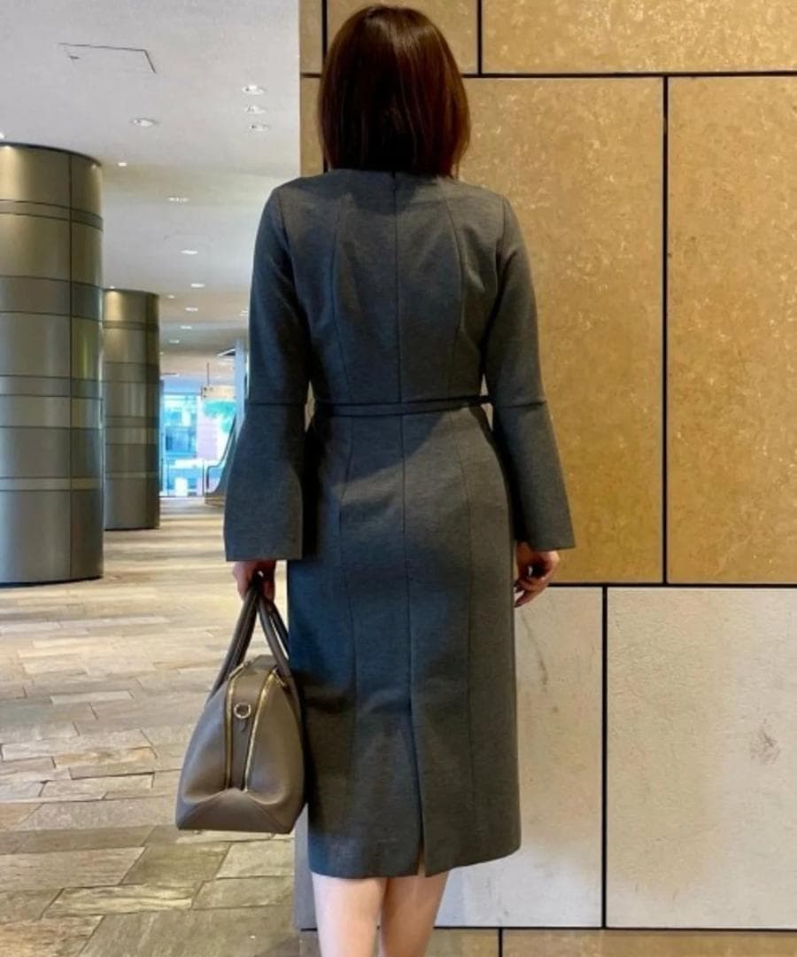 PINKY&DIANNE ベルスリーブベルト付き ワンピース グレー