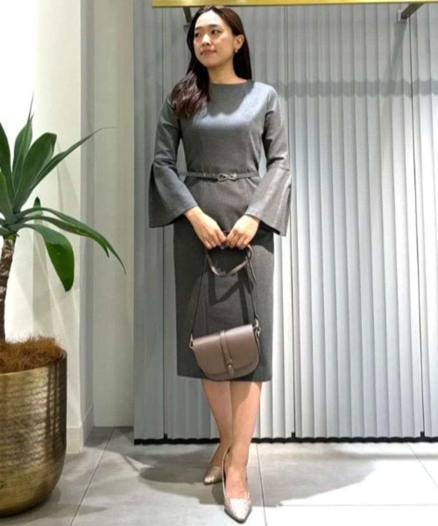 PINKY&DIANNE ベルスリーブベルト付き ワンピース グレー