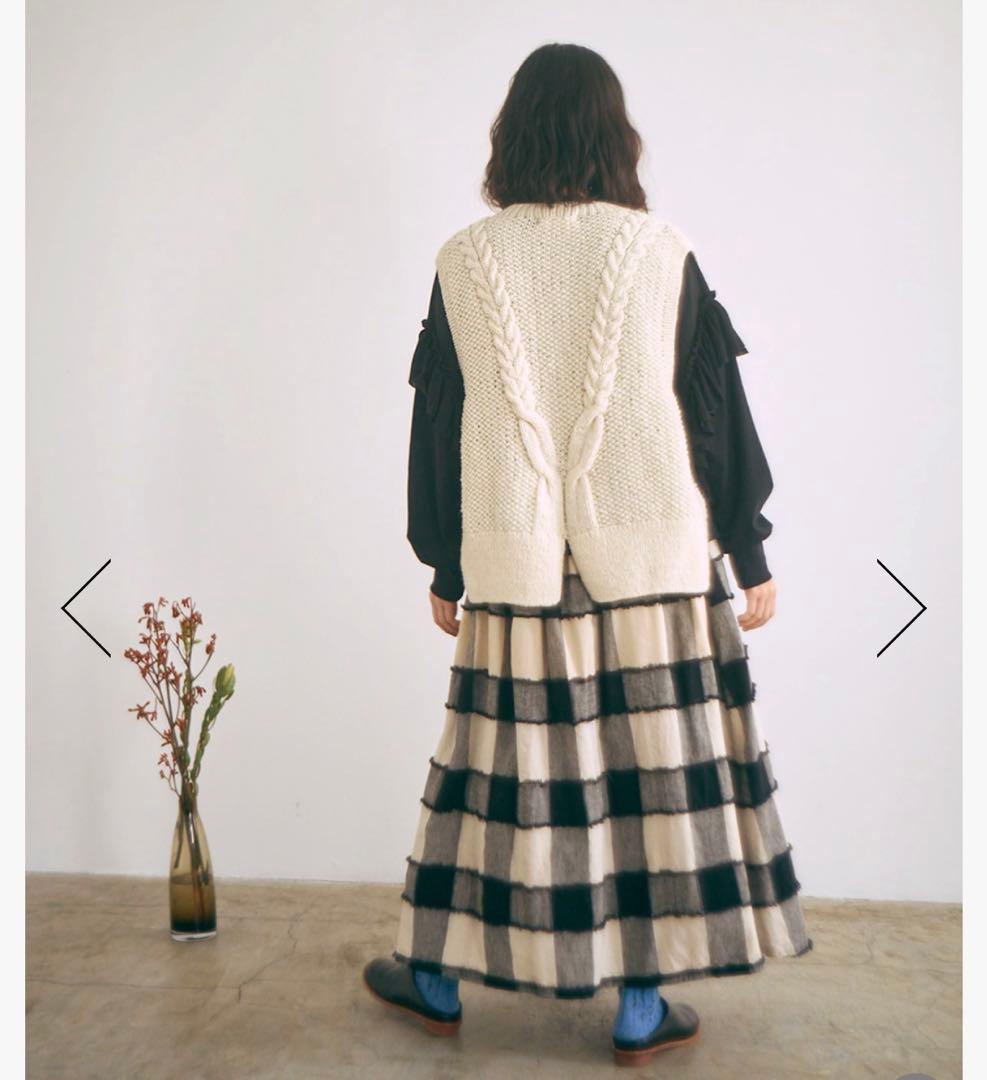 【美品】　tumugu ツムグ　ロービングウールケーブルニット　ベスト