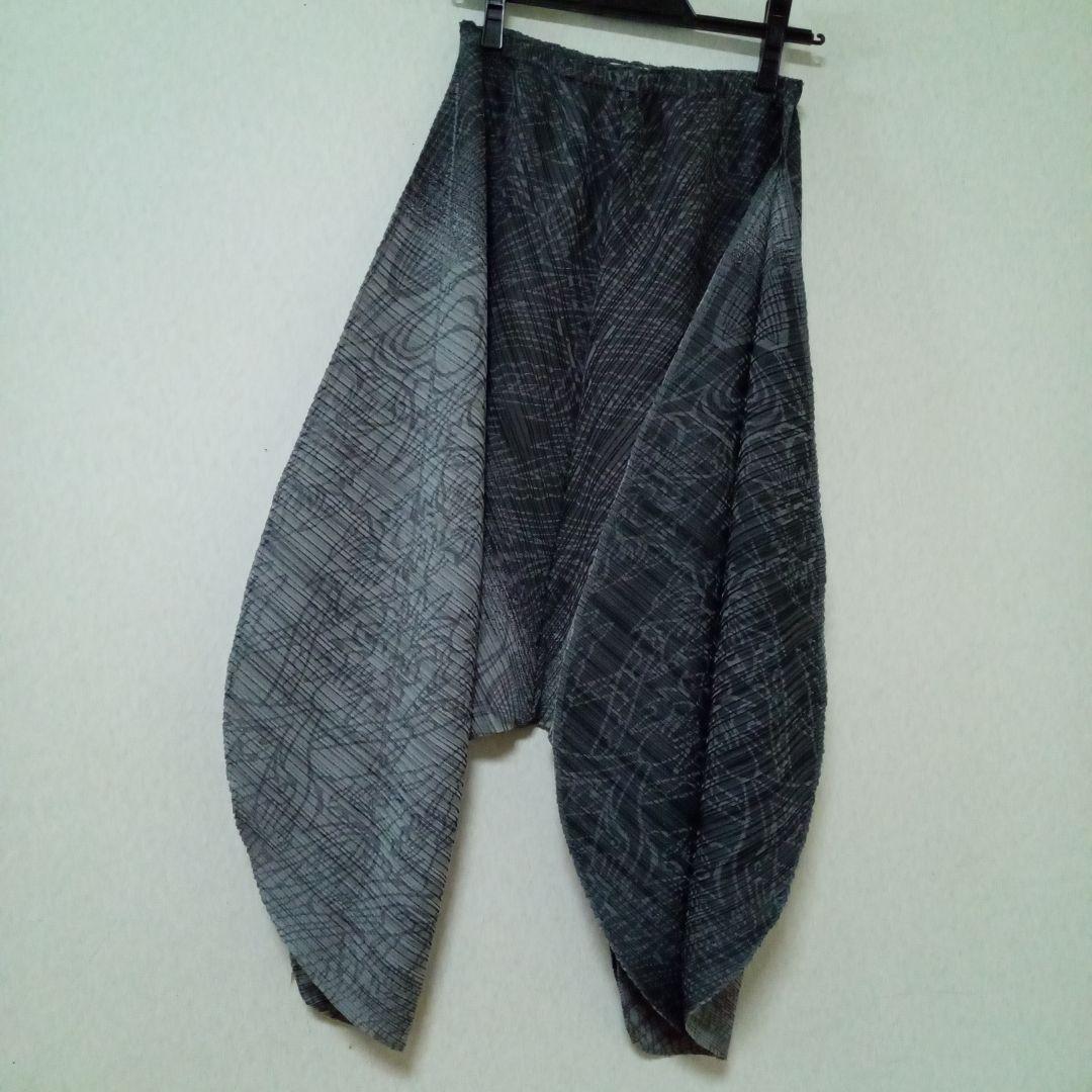 【最終価格】ISSEY MIYAKE　斜めプリーツ　脇開き仕様　サルエル