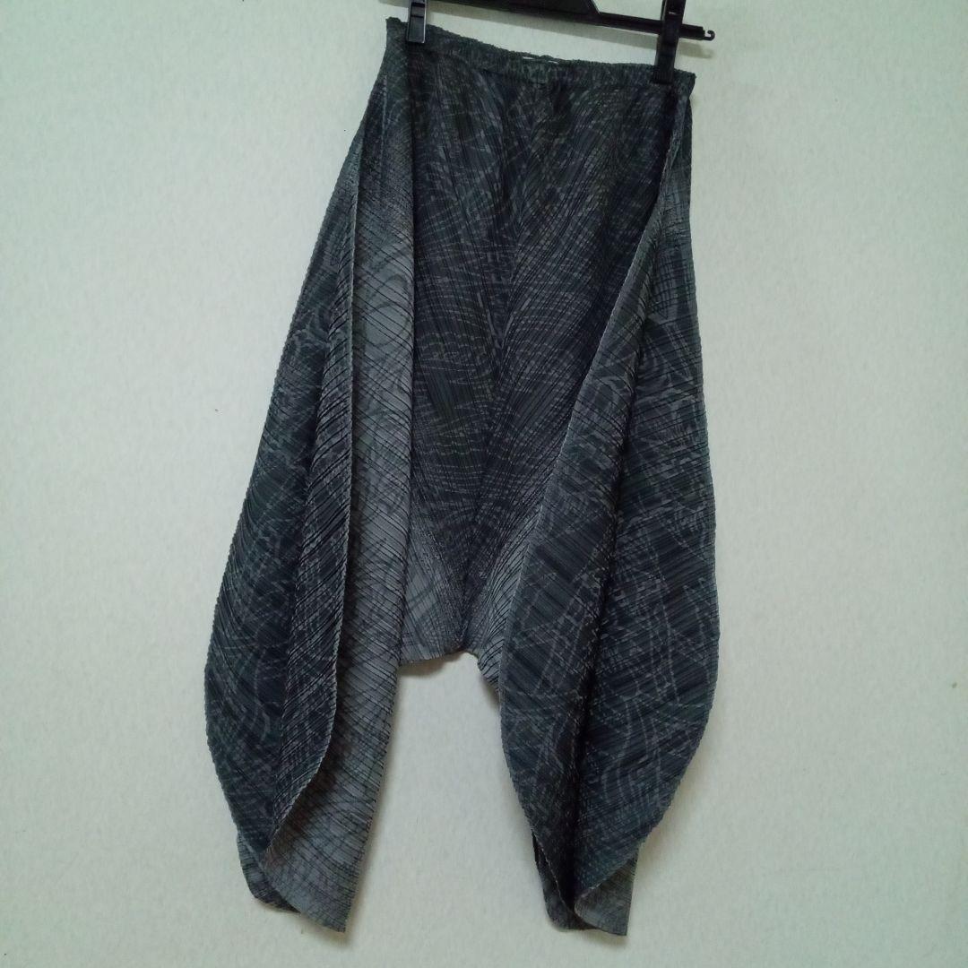 【最終価格】ISSEY MIYAKE　斜めプリーツ　脇開き仕様　サルエル