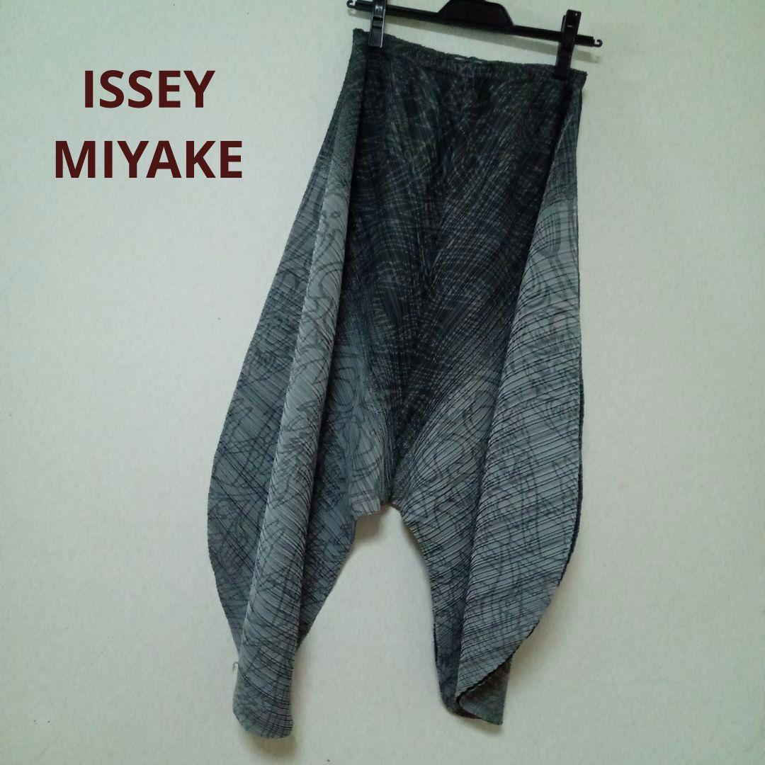 【最終価格】ISSEY MIYAKE　斜めプリーツ　脇開き仕様　サルエル