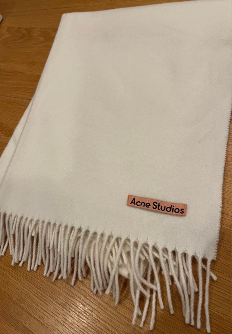 Acne Studios ホワイトマフラー 200cm x 70cm