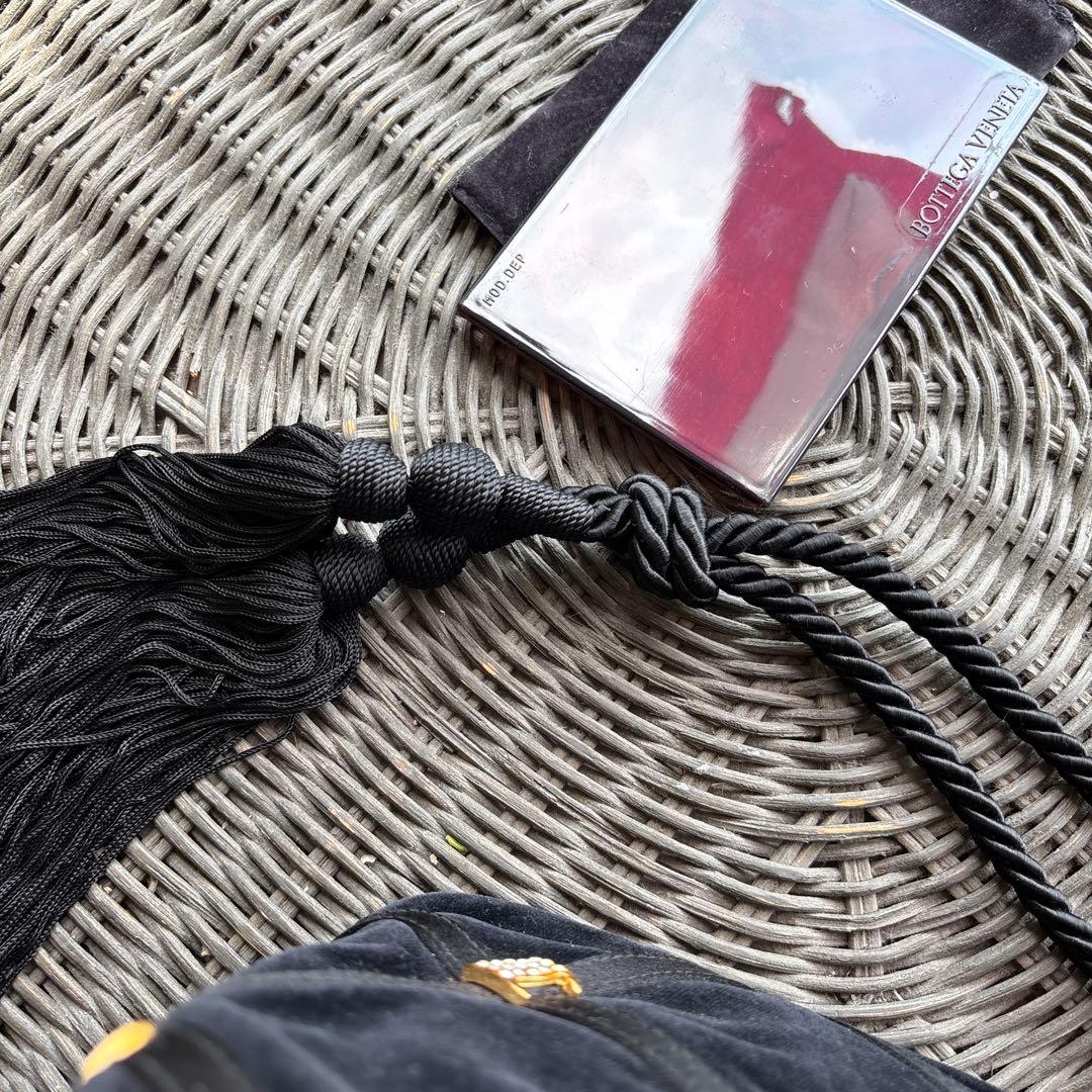 フェラガモ　黒 ベルベット パーティーバッグ タッセル付き