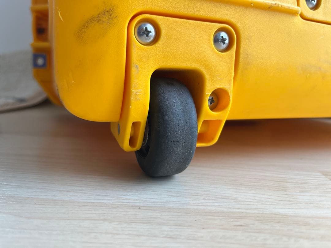 PELICAN AIR イエローケース キャスター付き