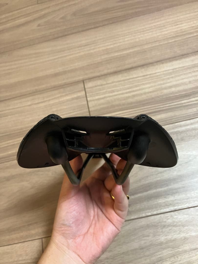 「美品」fi'zi:k (フィジーク)サドル VERSUS EVO 149mm