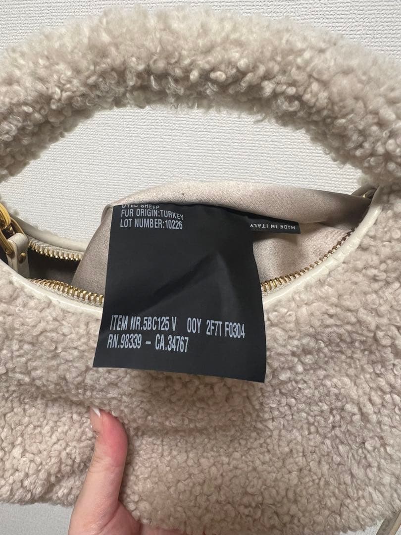 【期間限定値下げ】miu miu ファーショルダーバッグ ホワイト