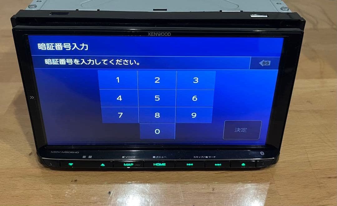 MDV-M906HD製造元に連絡してパスワードのロックを解除する必要があります。