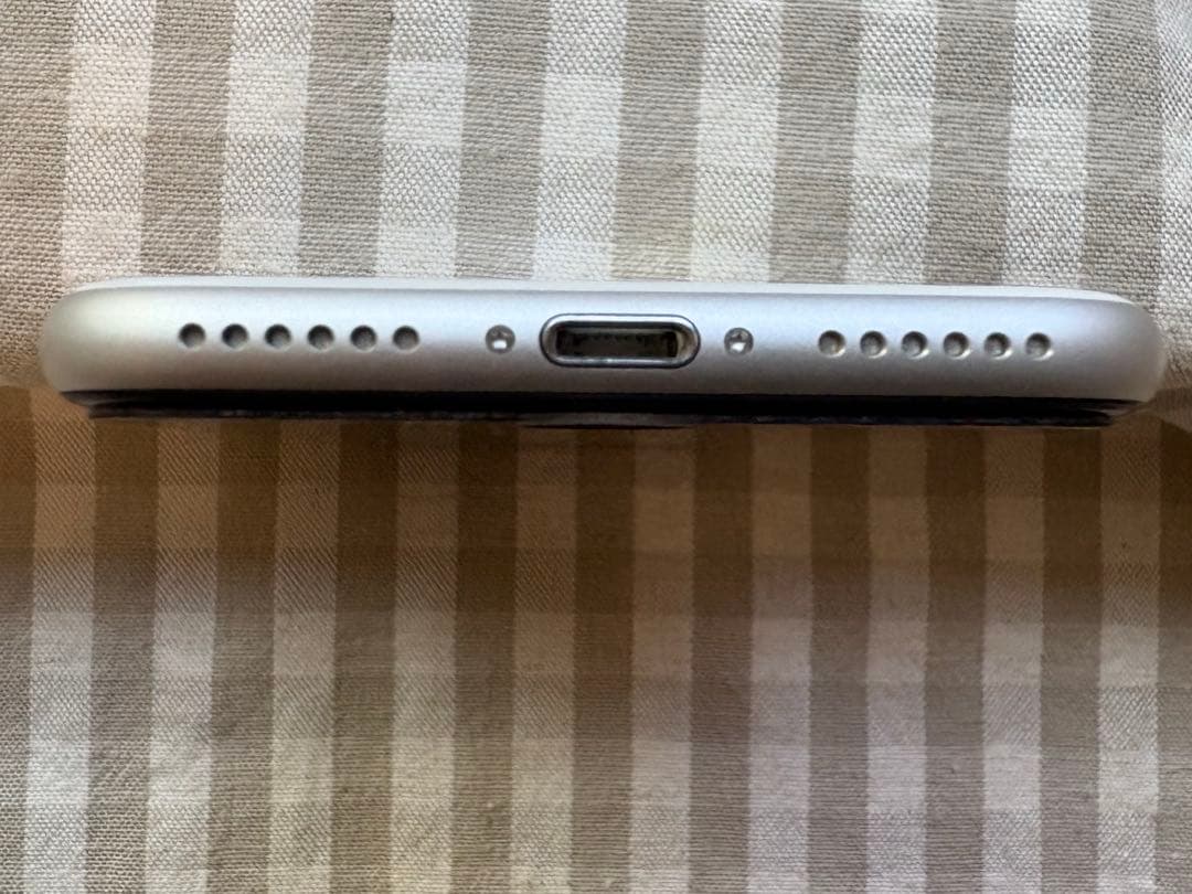 Apple iPhone SE 第2世代 ホワイト 128G 外箱付き