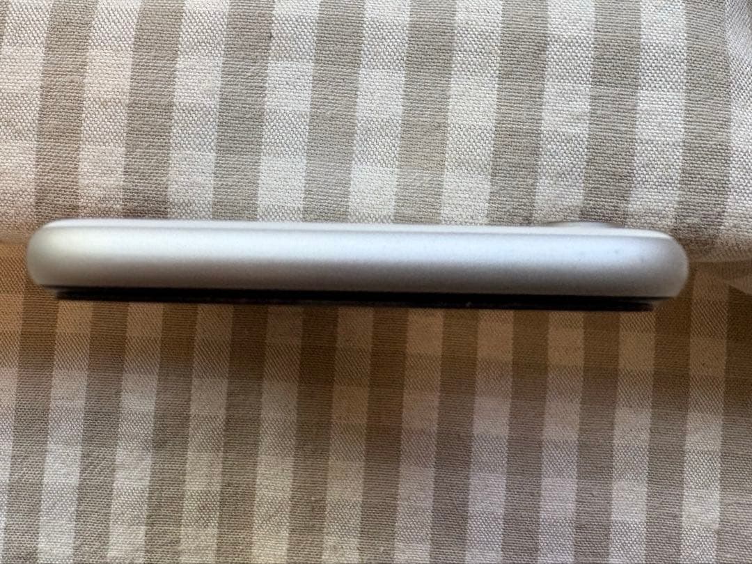 Apple iPhone SE 第2世代 ホワイト 128G 外箱付き