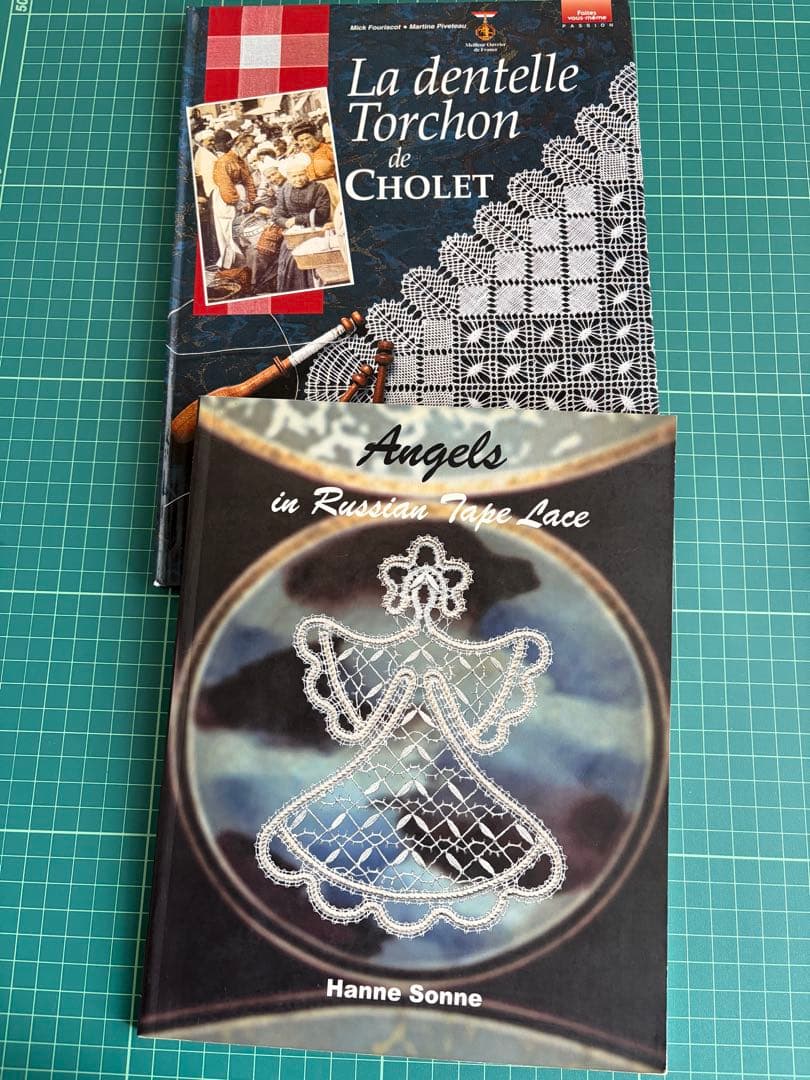 ボビンレースの洋書二冊